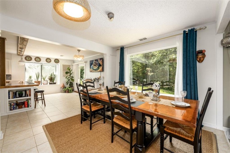 Photo 11 of 43 - 2415 Overlook Dr SW, Conyers, GA 30094