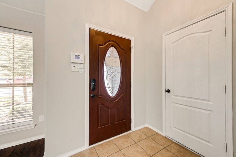 Photo 4 of 27 - 8508 Minturn Dr, Fort Worth, TX 76131