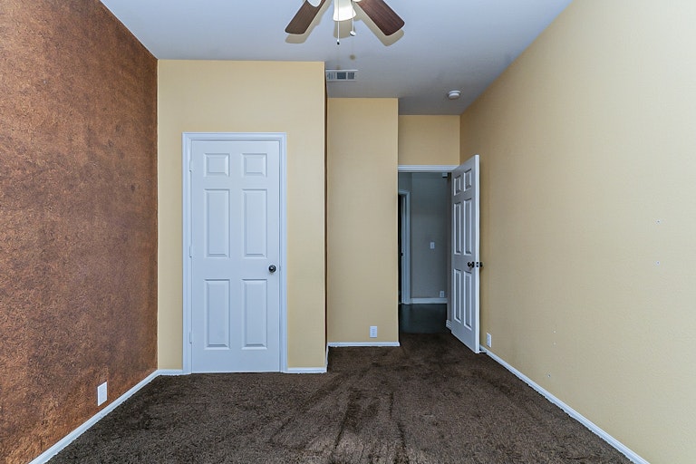 Photo 15 of 25 - 7909 Spring Run, North Richland Hills, TX 76182