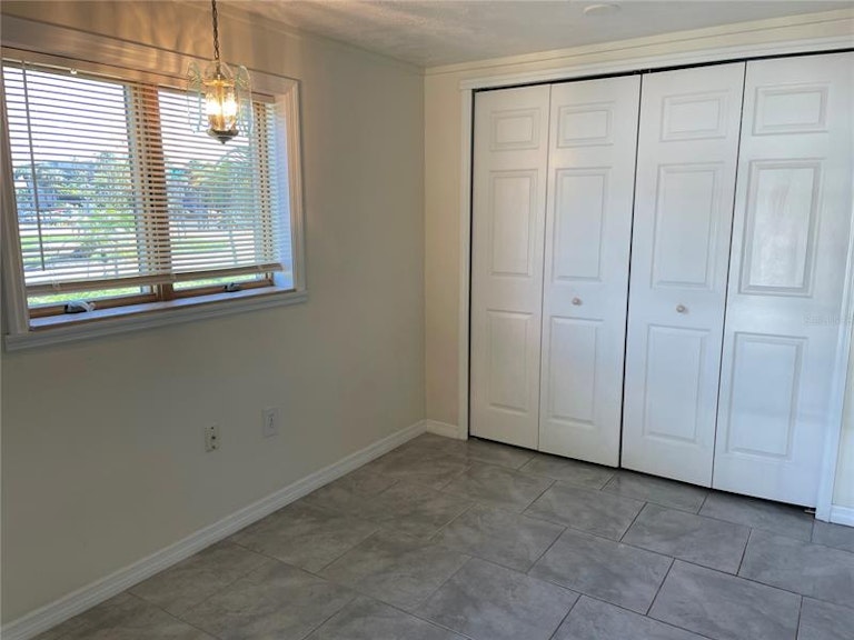 Photo 16 of 25 - 1353 N Lockwood Ridge Rd, Sarasota, FL 34237