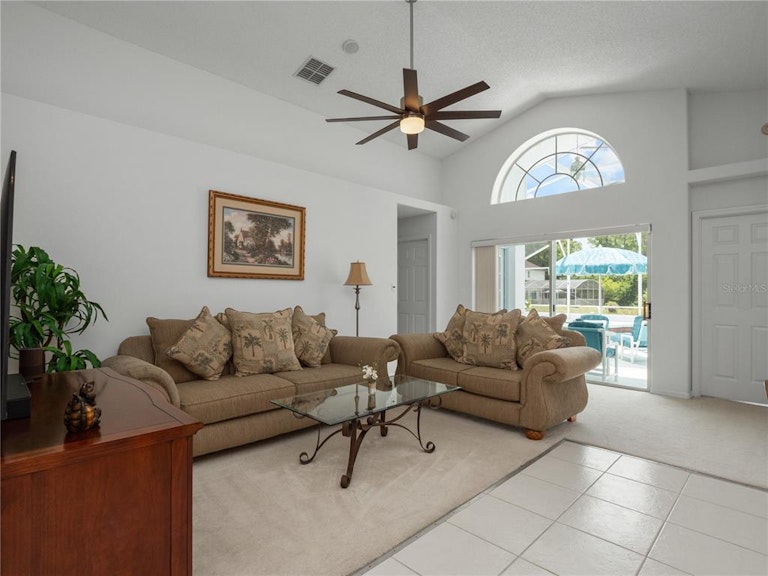 Photo 13 of 40 - 1026 Lake Davenport Blvd, Davenport, FL 33897