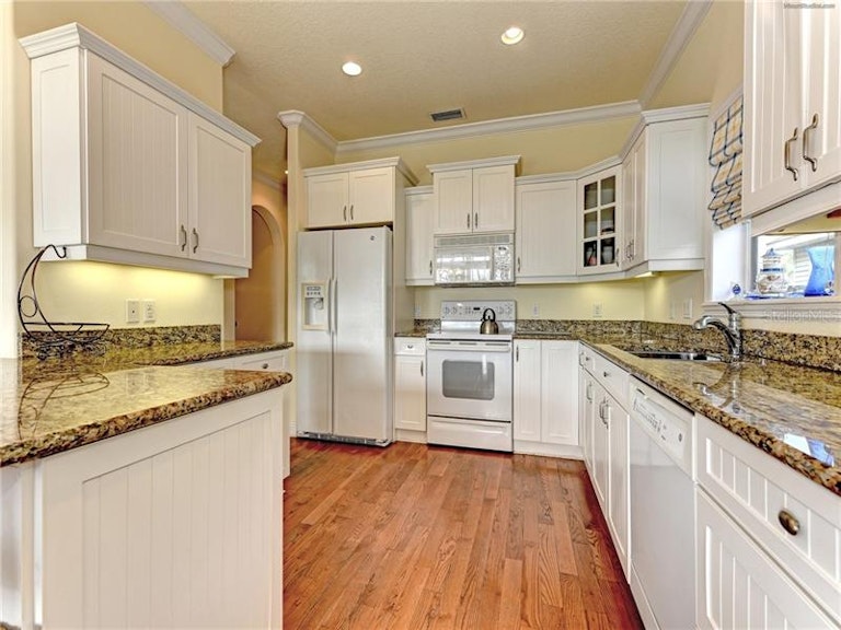 Photo 11 of 25 - 306 56th St, Holmes Beach, FL 34217