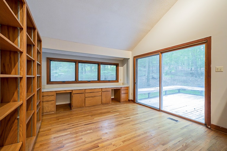 Photo 13 of 22 - 110 Hunters Ridge Rd, Chapel Hill, NC 27517
