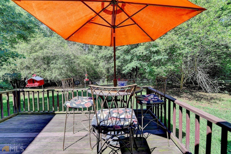 Photo 31 of 39 - 3371 San Antonio Dr, Snellville, GA 30039