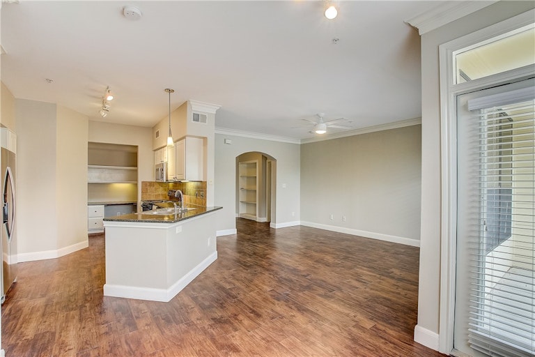 Photo 9 of 26 - 7701 Rialto Blvd #1225, Austin, TX 78735