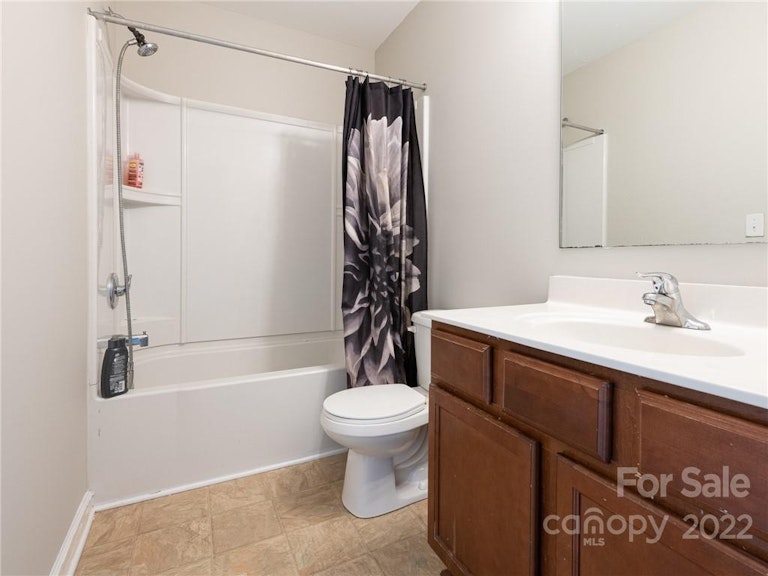 Photo 8 of 35 - 926 Corvus Ct, Charlotte, NC 28216