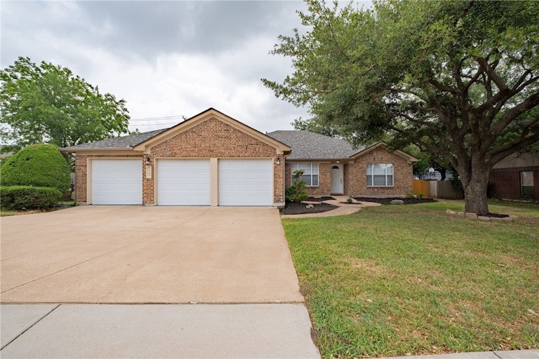 Photo 1 of 27 - 3945 Eagles Nest St, Round Rock, TX 78665