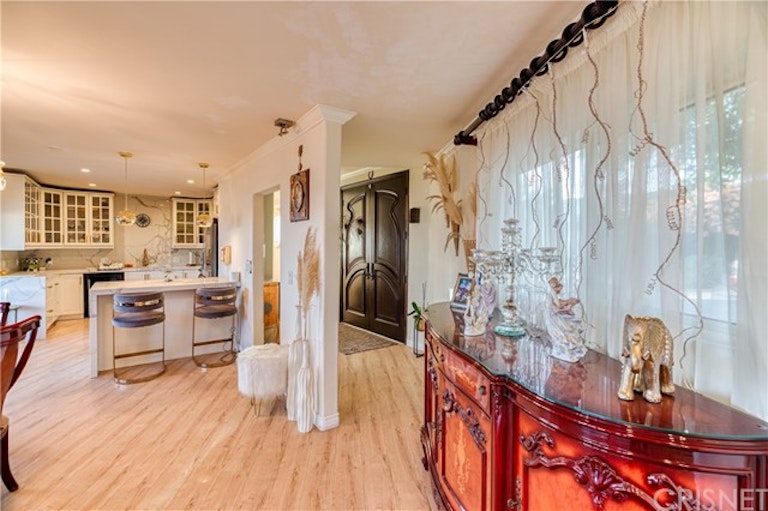 Photo 14 of 36 - 10366 Ormond St, Sunland, CA 91040