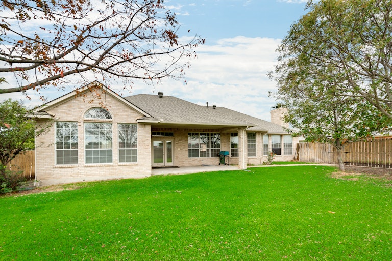 Photo 6 of 28 - 518 Shannon Dr, Rockwall, TX 75087