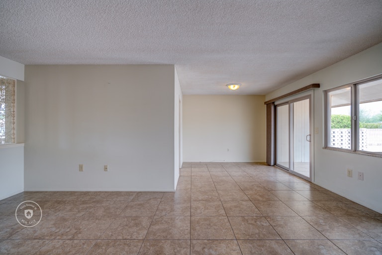 Photo 12 of 23 - 10938 W Meade Dr, Sun City, AZ 85351