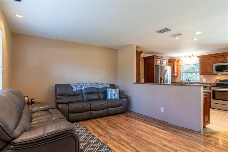 Photo 16 of 23 - 6440 27th Ave N, Saint Petersburg, FL 33710
