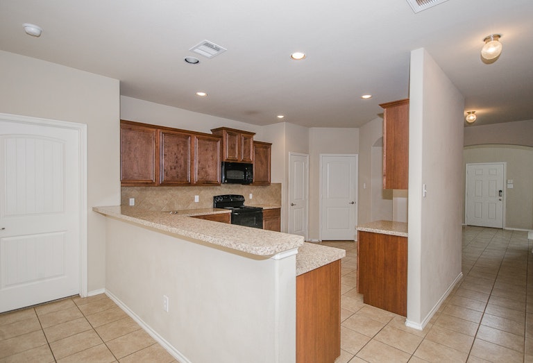Photo 14 of 44 - 9713 Mulligan Dr, McKinney, TX 75072