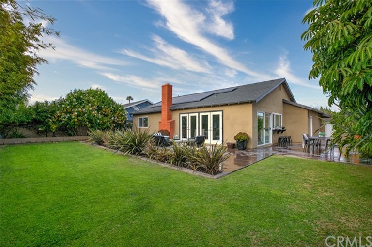 Photo 24 of 29 - 17201 Berlin Ln, Huntington Beach, CA 92649
