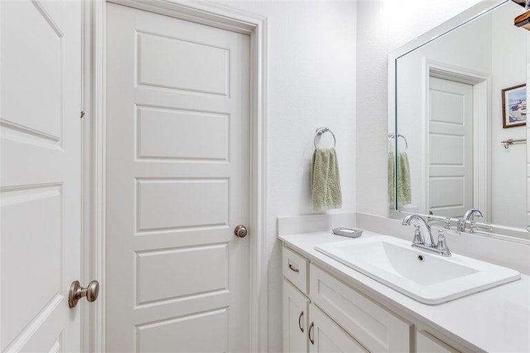 Photo 24 of 31 - 6310 Oakbend Cir, Fort Worth, TX 76132