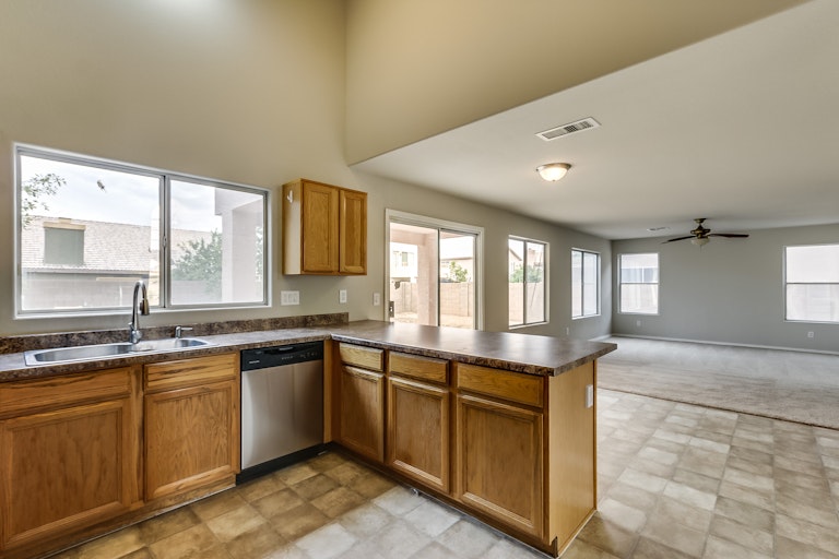 Photo 7 of 36 - 8539 W Sheridan St, Phoenix, AZ 85037