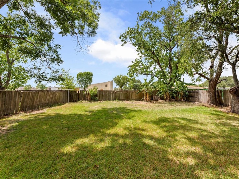 Photo 22 of 22 - 5310 Castlecreek Ln, Houston, TX 77053