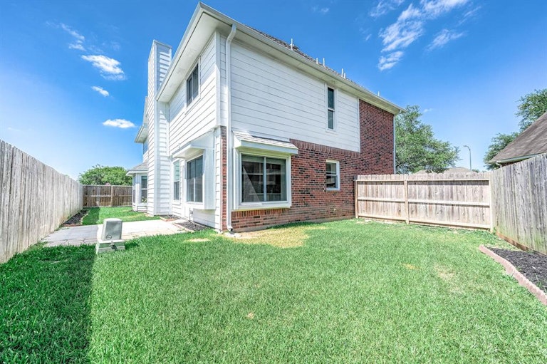Photo 38 of 40 - 8318 Cliffshire Ct, Houston, TX 77083