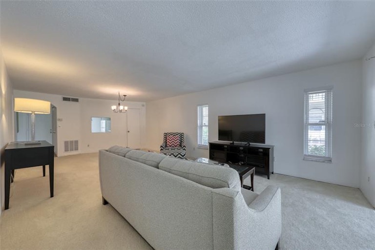 Photo 10 of 38 - 2101 Cordova Grn, Seminole, FL 33777