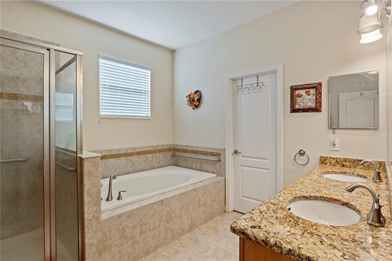 Photo 15 of 29 - 1010 Harmony Ln, Clermont, FL 34711