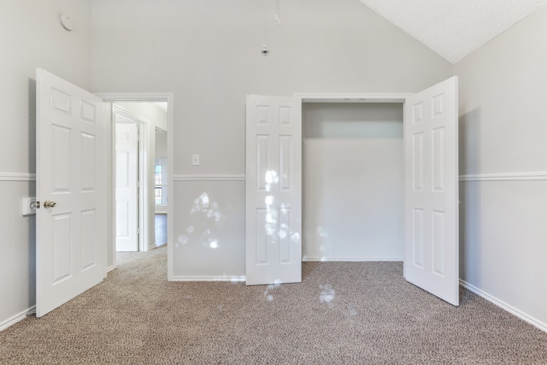 Photo 13 of 25 - 7428 Amber Dr, Watauga, TX 76148