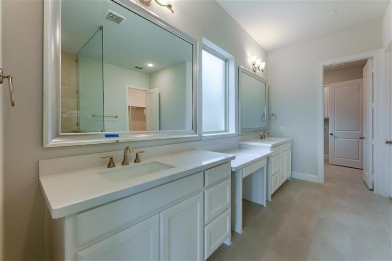 Photo 28 of 38 - 9442 Rockmount Dr, Dallas, TX 75243