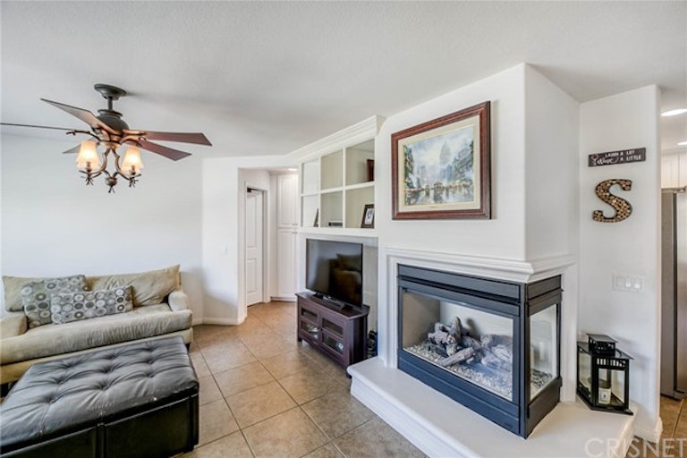 Photo 9 of 26 - 19326 Opal Ln #326, Santa Clarita, CA 91350