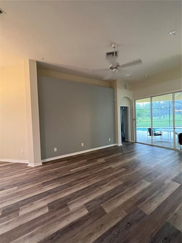 Photo 7 of 43 - 360 Tupelo Cir, Davenport, FL 33897