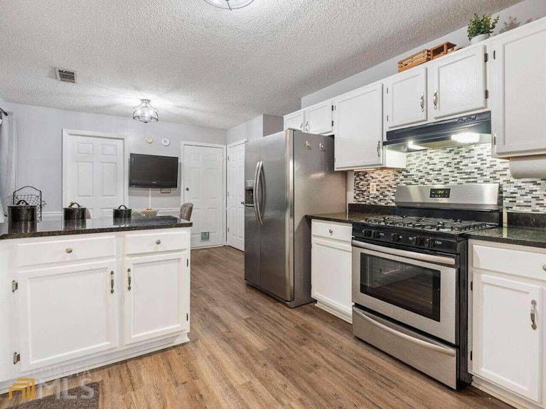 Photo 12 of 29 - 3240 Dogwood Dr, Powder Springs, GA 30127