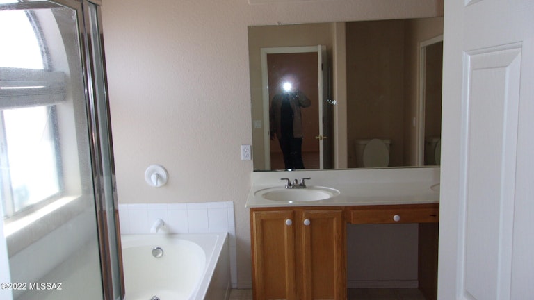 Photo 14 of 27 - 9836 E Cisco Ct, Tucson, AZ 85748