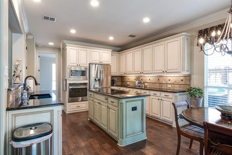 Photo 17 of 37 - 8501 Persimmon Ct, McKinney, TX 75072