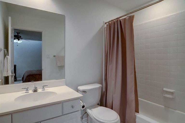 Photo 19 of 20 - 3235 Bellefontaine St, Houston, TX 77025