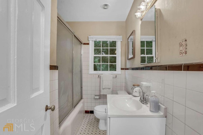 Photo 14 of 27 - 1461 Boulevard Lorraine SW, Atlanta, GA 30311