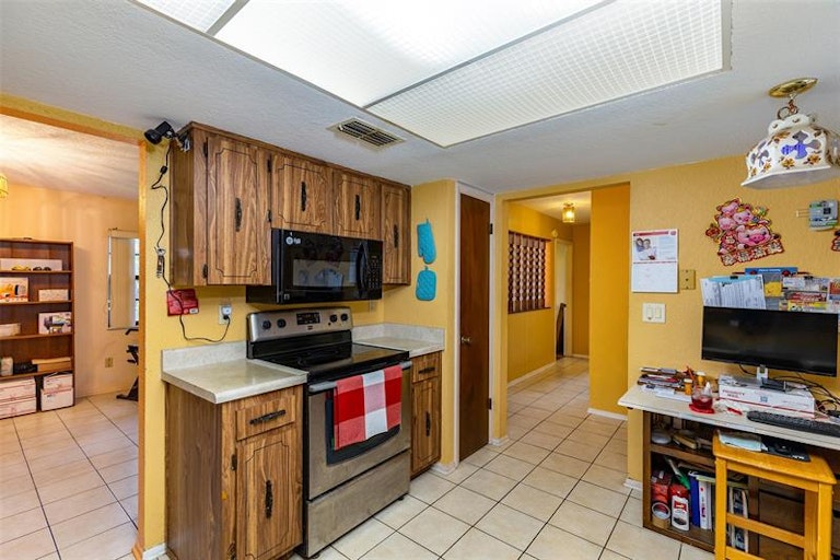 Photo 6 of 23 - 12921 Banyan St, Hudson, FL 34669