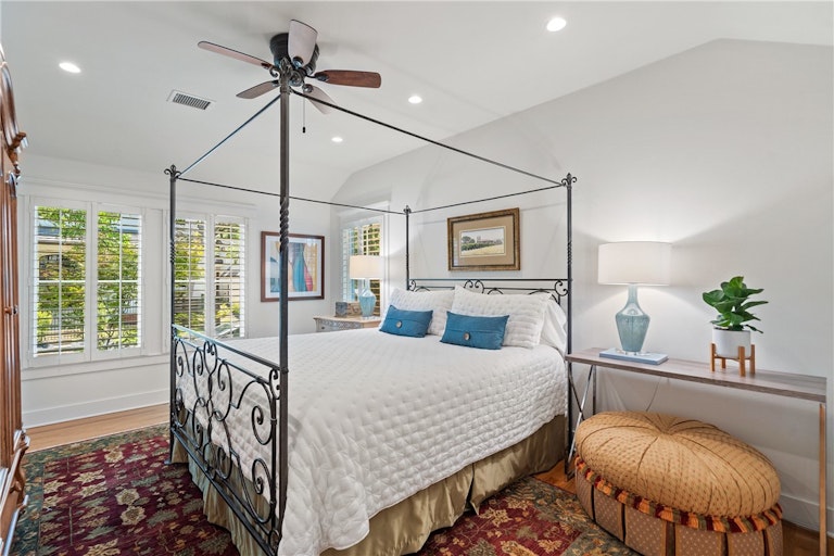 Photo 24 of 39 - 2901 Clearview Dr, Austin, TX 78703