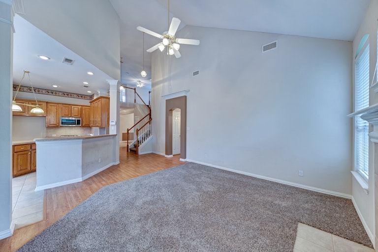 Photo 3 of 34 - 6600 Fox Glen Dr, Arlington, TX 76001