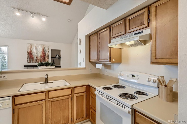 Photo 10 of 26 - 13874 E Lehigh Ave Unit D, Aurora, CO 80014