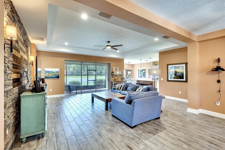 Photo 8 of 39 - 1124 Thornbury Dr, Parrish, FL 34219