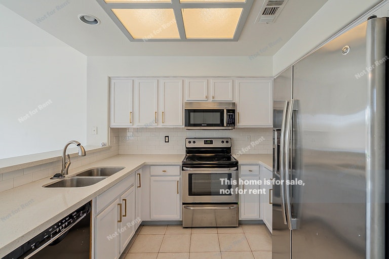 Photo 4 of 28 - 10111 E Capri Ave, Mesa, AZ 85208