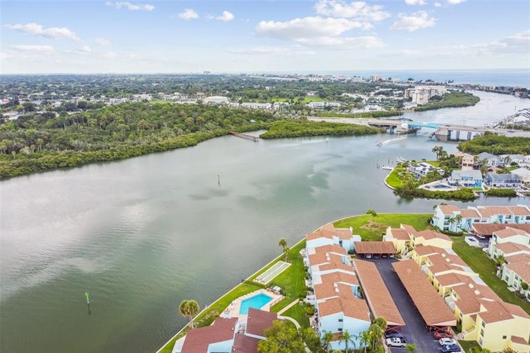 Photo 39 of 45 - 1 Windrush Blvd #5, Indian Rocks Beach, FL 33785