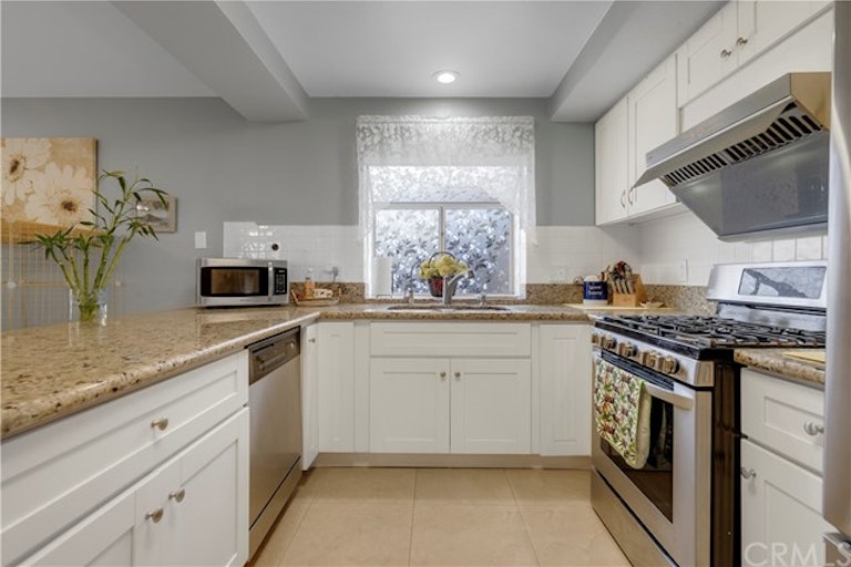 Photo 14 of 40 - 12961 Raenette Way, Moreno Valley, CA 92553