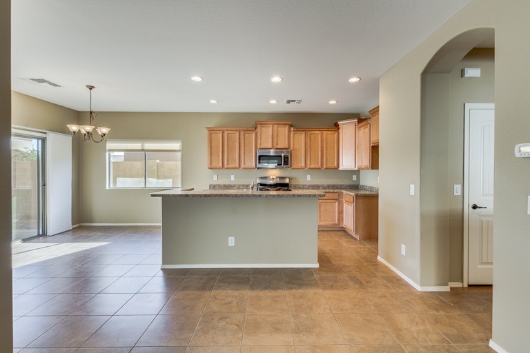 Photo 7 of 36 - 304 W Dragon Tree Ave, San Tan Valley, AZ 85140