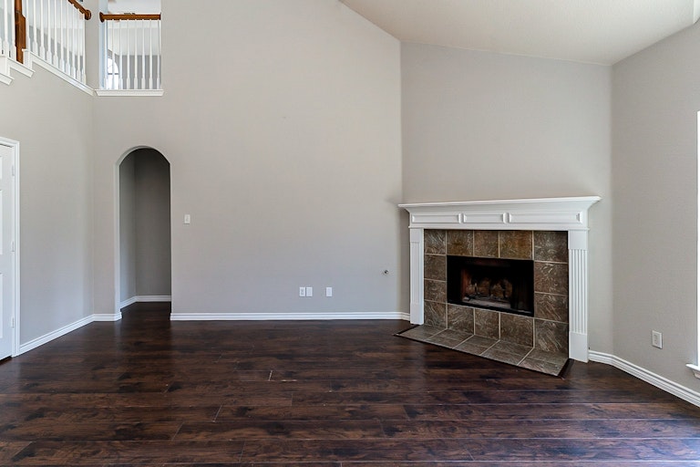 Photo 13 of 32 - 6813 White River Dr, Fort Worth, TX 76179