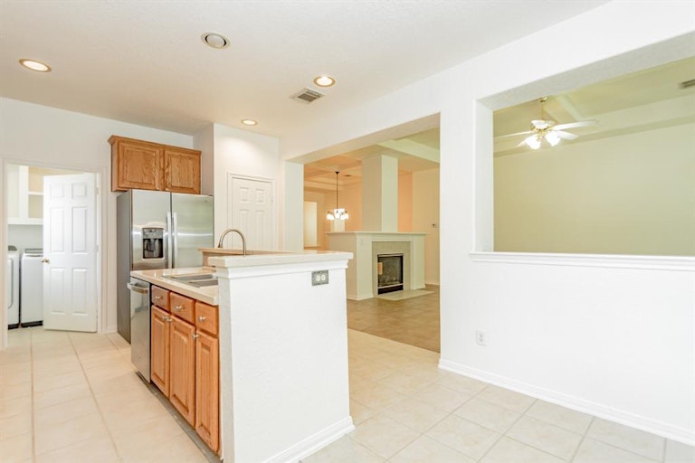 Photo 9 of 37 - 13106 Ryaneagles Dr, Houston, TX 77044