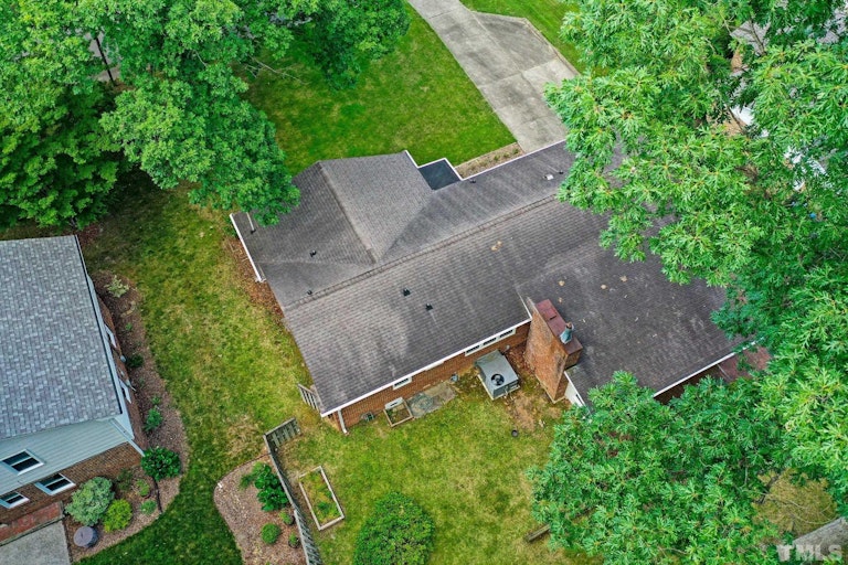 Photo 32 of 38 - 408 Chadwick Dr, Raleigh, NC 27609