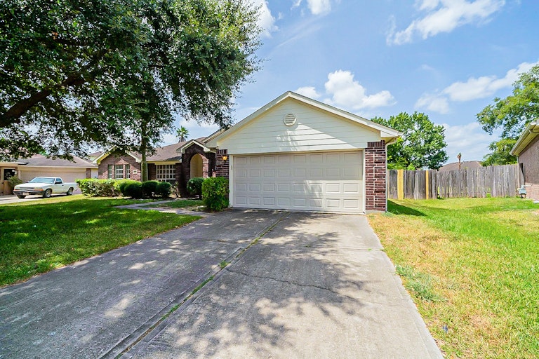 Photo 1 of 35 - 2731 Briarloch Ln, Houston, TX 77073