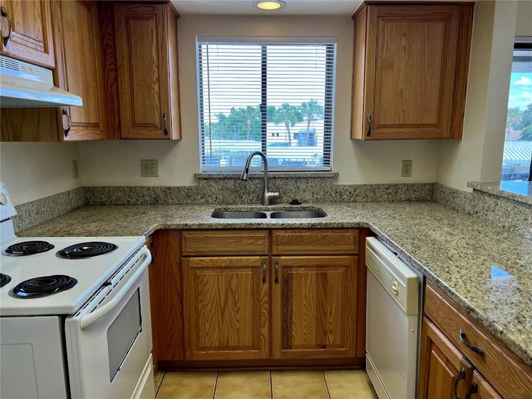 Photo 23 of 55 - 1823 Village Ct #1823, Mulberry, FL 33860