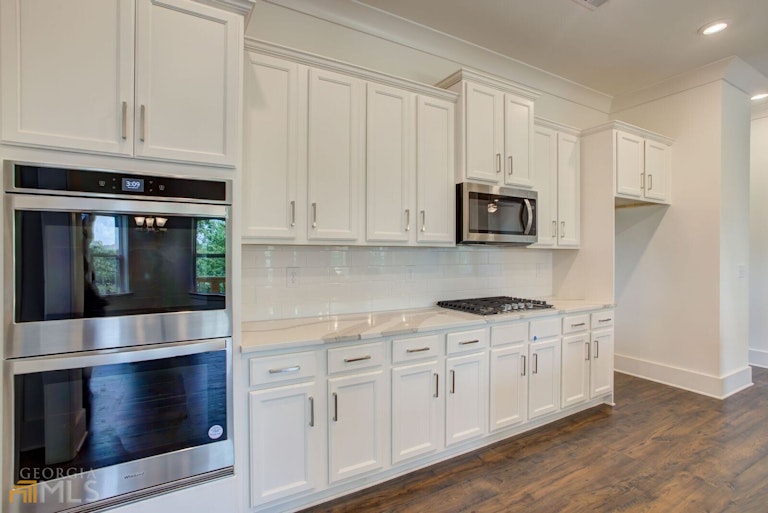 Photo 12 of 32 - 3001 Fairway Dr, Villa Rica, GA 30180