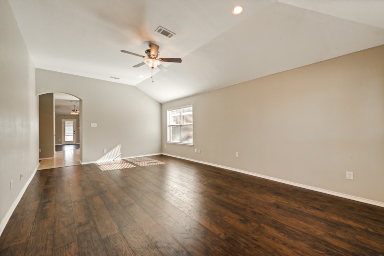 Photo 6 of 27 - 8508 Minturn Dr, Fort Worth, TX 76131