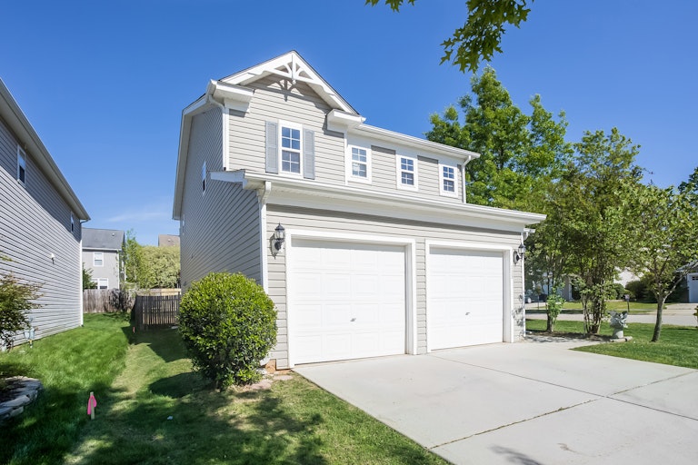 Photo 25 of 25 - 113 Trayesan Dr, Holly Springs, NC 27540