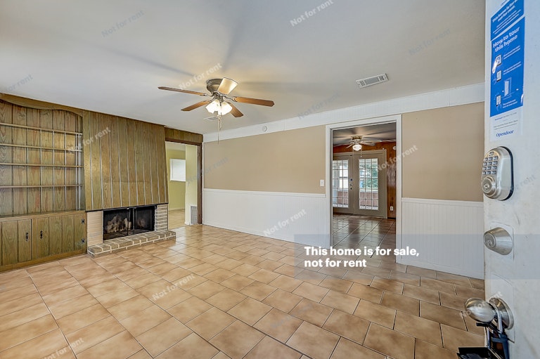 Photo 12 of 32 - 10559 Tulsa Rd, Jacksonville, FL 32218